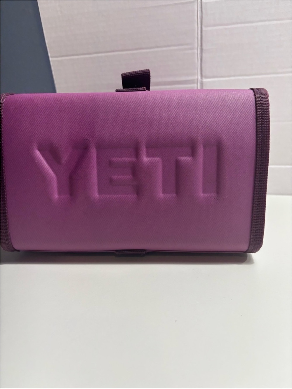 YETI Daytrip Foldable Lunch
Bag Cooler Nordic Purple - Picture 4 of 6